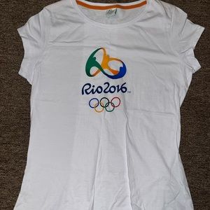 Size small no sleeve shirt